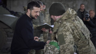 Зеленски даде кураж на войниците край Авдеевка