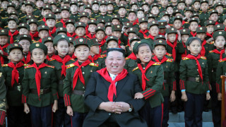 Младежи дариха ракетни установки на севернокорейската армия