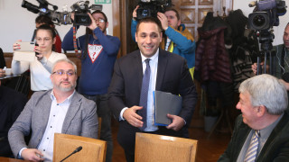 Караниколов обеща до дни решение на кризата в Перник
