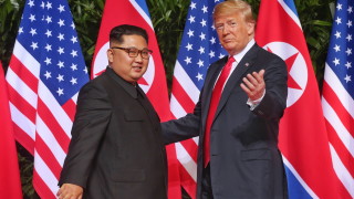 Немислимото се случи Доналд Тръмп и Ким Чен ун се срещнаха