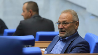 Още един социалист напусна парламентарната група на левицата в парламента