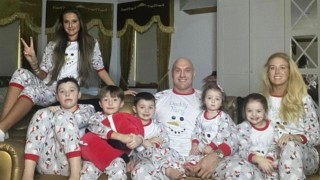 Шампионът в свръхтежката категория на професионалния бокс във версия WBC