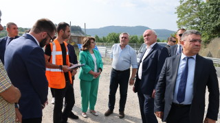 В областите Видин Враца и Монтана само 1 3 от пътищата