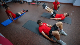 Вторият отбор на ЦСКА воден от Владимир Манчев тренира усилено