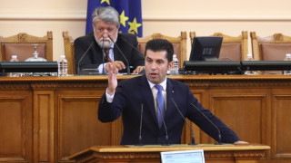 Погром над демокрацията поставящ огромна червена линия между депутатите и