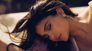 Няма и месец след раждането на дъщеря й Сторми Кайли Дженър