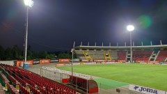 Стадион "Локомотив" вече има осветление