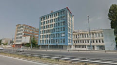 "Ален Мак" беше емблема на българската козметична индустрия. Сега багери събарят завода