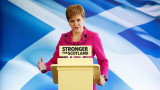  Стърджън загатна за коалиция на шотландските националисти с лейбъристите 