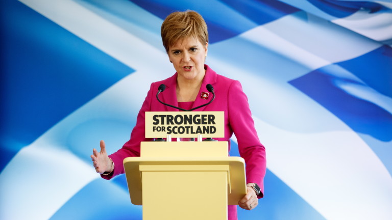 Стърджън намекна за коалиция на шотландските националисти с лейбъристите