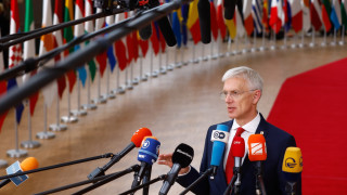 Латвия членка на НАТО въведе отново военната повинност за да