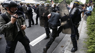 Синдикатите във Франция порязаха правителството за трудова реформа  
