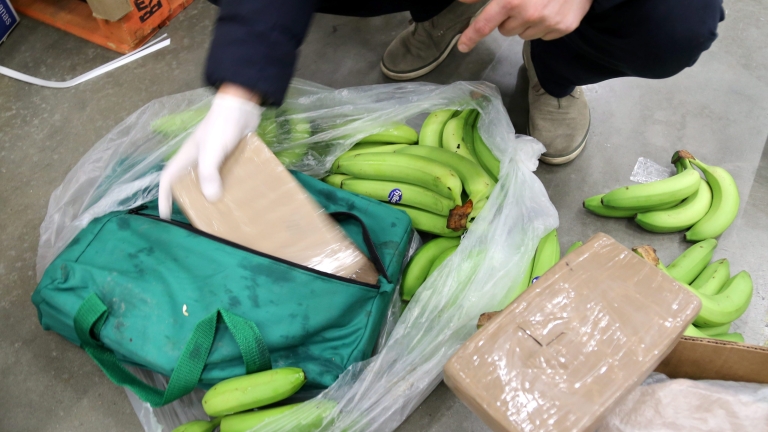 Откриха 3 тона кокаин в контейнер с банани в Белгия