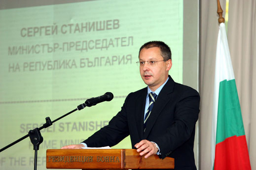 Станишев хвали данъчната ни политика