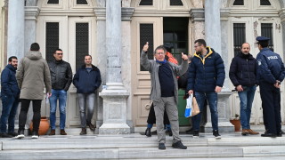 Съдът на остров Лесбос отхвърли в петък обвиненията срещу група