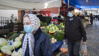 Турция ограничава възрастните и хронично болните да напускат домовете си 