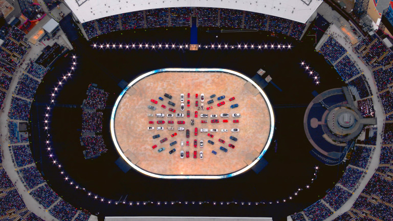 Част от откриващата церемония на Стивън Найт