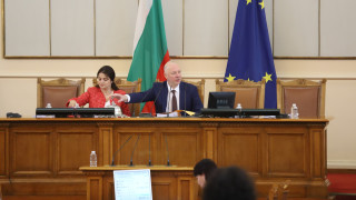 Депутатите влязоха в спор дали всички ученици от 2 3