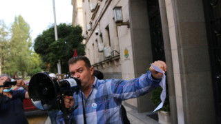 С бутилки протестиращите блокираха входа на Министерството на правосъдието