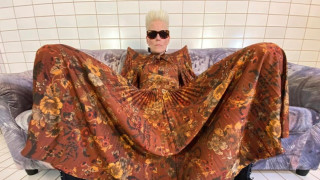 Balenciaga още преди две години показа колекцията си върху дигитални и