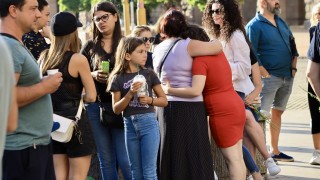 Протест срещу войната по пътищата се провежда под прозорците на