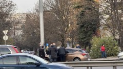 Кола се заби в стълб на "Цариградско шосе" в София и предизвика задръстване