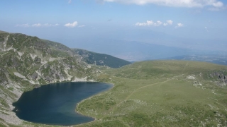Чужденец се изкъпа в едно от Седемте рилски езера