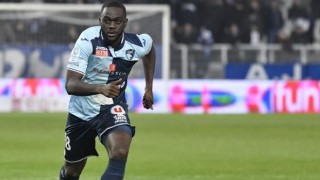 Халфът Амос Юга вече е в София за подпис с