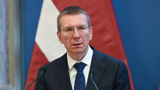 Дългогодишният и популярен външен министър на Латвия силен поддръжник