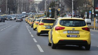 Таксиджиите настояват институциите да действат бързо спрямо "Максим"