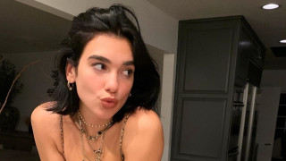 Дуа Липа умее да провокира