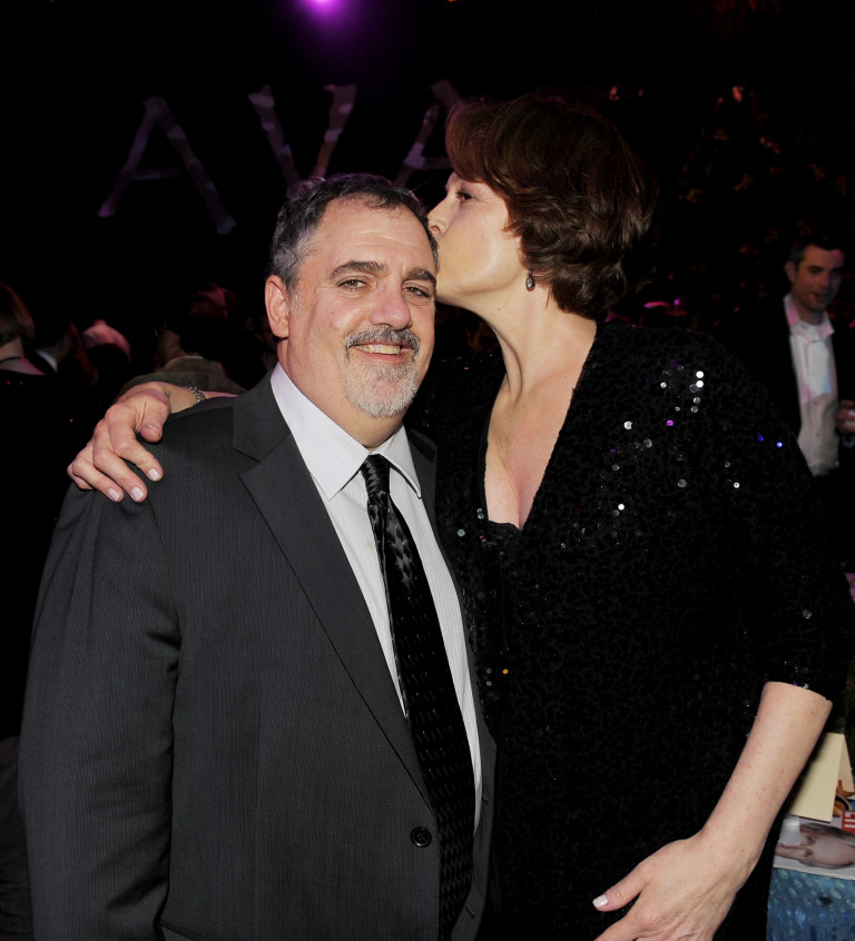 Джон Ландау и Сигорни Уивър през 2009 година