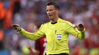 Марк Клатенбърг категоричен: Несъществуваща дузпа за Франция!