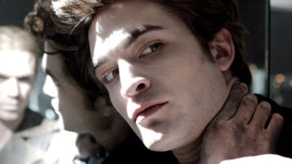 Робърт Патинсън преживява злополука по време на целувка