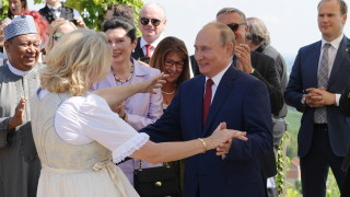 Руският президент Владимир Путин посети сватба в Австрия съобщава ТАСС