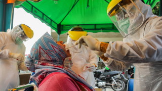 Икономиката на Индонезия изпадна в рецесия за първи път от