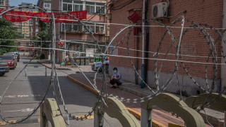 Коронавирус: След затварянето на училищата Пекин отмени и полети