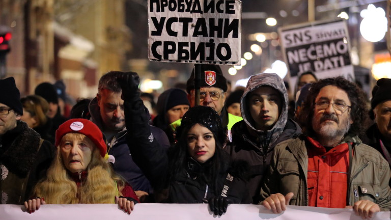 Хиляди в Сърбия отново протестираха срещу президента Вучич