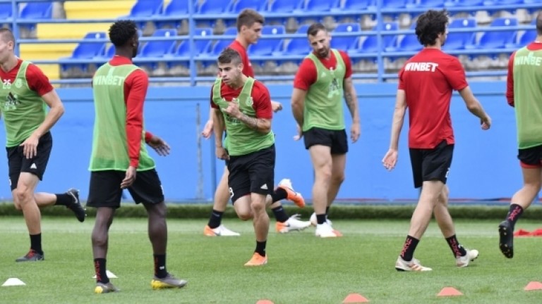 ЦСКА проведе официална тренировка преди реванша срещу черногорския Титоград. Заниманието