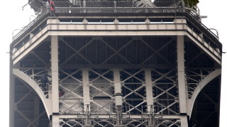 Айфеловата кула в Париж бе затворена за кратко за посетители