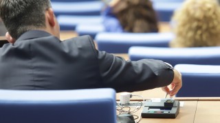 Без дебати депутатите разгледаха и приеха на първо гласуване Законопроекти