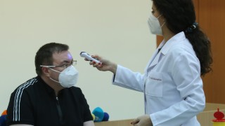 Заведенията и дискотеките не са приоритет за Ангелов
