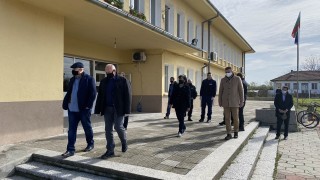 Задържаха двама за побой и грабеж на пенсионер в Пловдивско