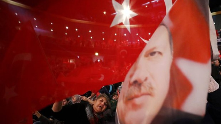 Турското знаме ще се развява отново над Атина, изригнаха в Турция