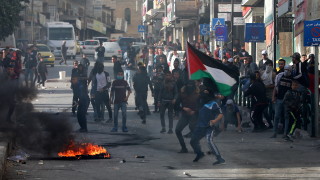 Десетки хора са ранени при сблъсъци между палестинци и израелски