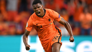 Интер има интерес към нидерландския национал Дензъл Дъмфрис като дори