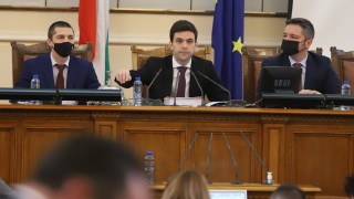 Депутатите се захванаха с Бюджет 2022, а от ГЕРБ със заглавието