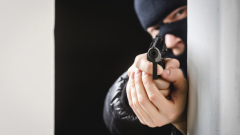 Двама маскирани обраха с пистолет магазин във Варна