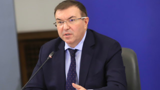 До 6 души на маса в ресторант и до 23 часа разреши Ангелов