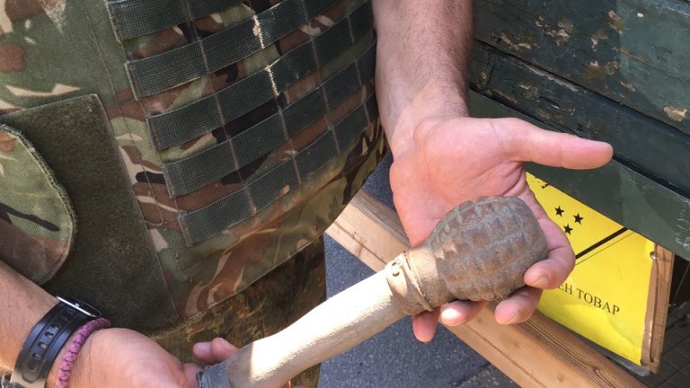 Военнослужещи от Сухопътните войски обезвреждат невзривени боеприпаси в пловдивското село